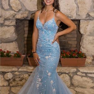 Beautiful sparkling baby blue corset style. Mermaid bottom prom dress size 00